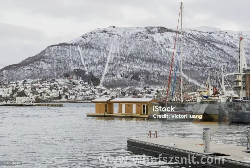 现代化的水疗池